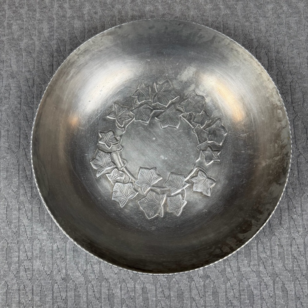 Everlast Vintage Forged Aluminum Decorative Bowl with Leaf Motif Ivy